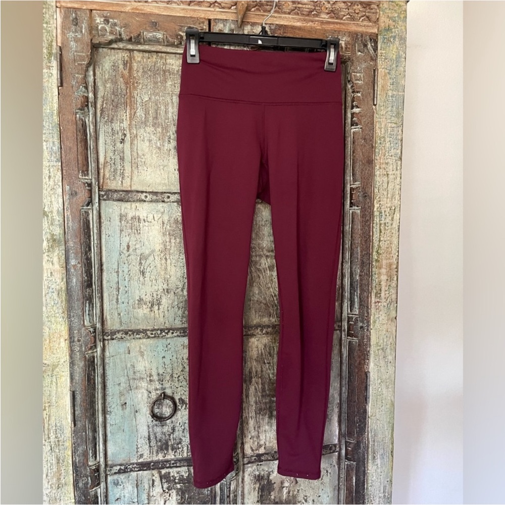 J213 Fabletics Leggings In Cranberry